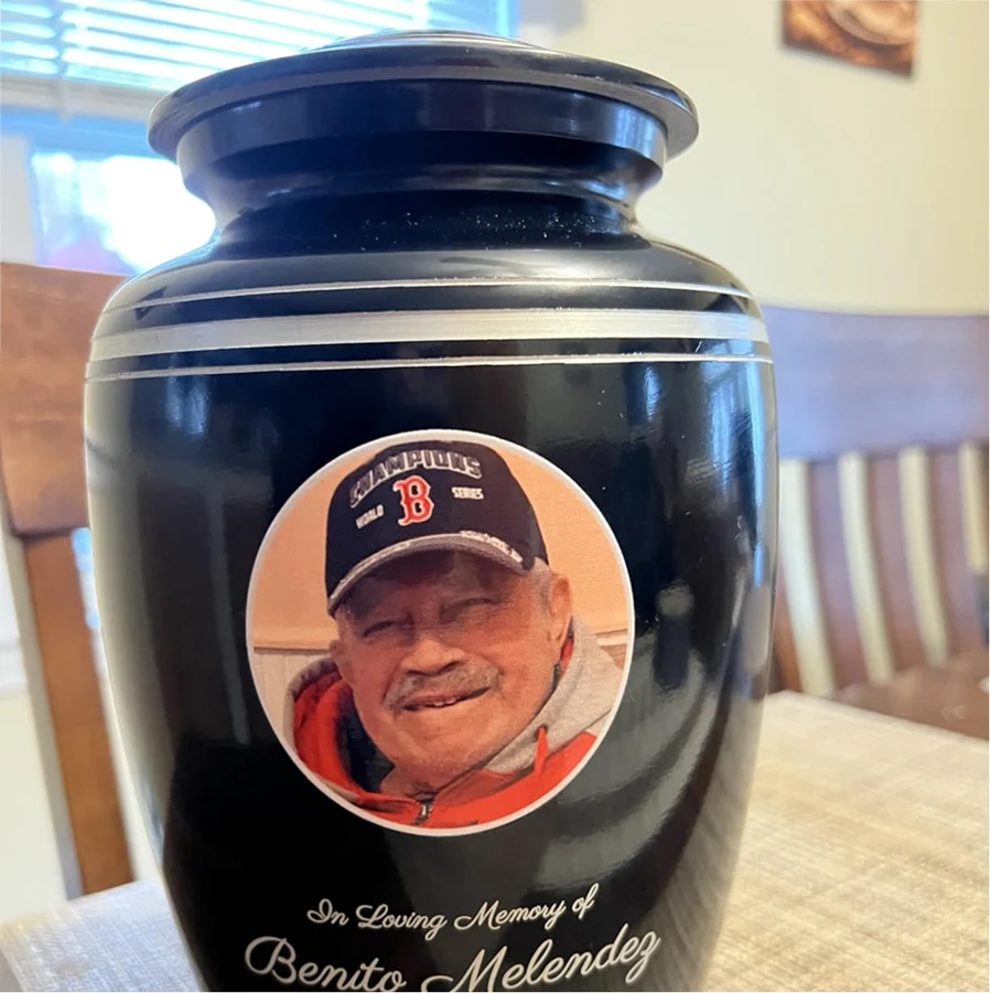 Portrait urn photographed at home
